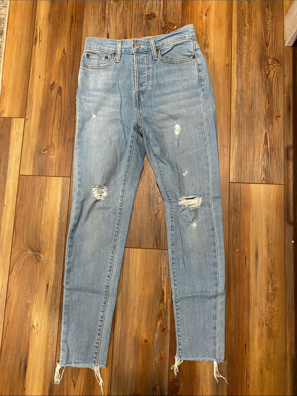 High-Rise Levi’s Blue Distressed Skinny Jeans